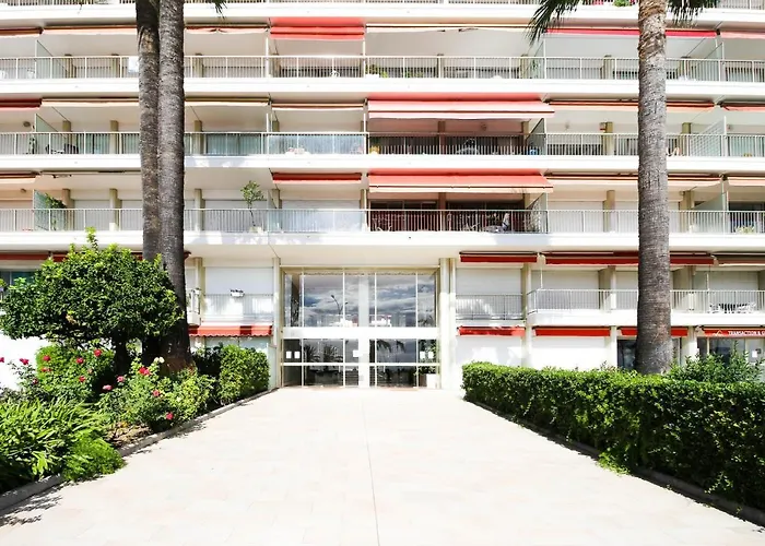 Au Bord De 1 Мантон